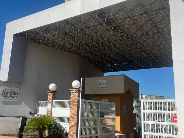 Imagem: O apartamento possui 2 Dormitórios, 1 Suíte, 2 Banheiros,