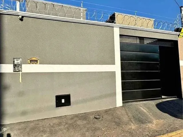 Imagem: A casa possui 3 Dormitórios e está localizado em Parque