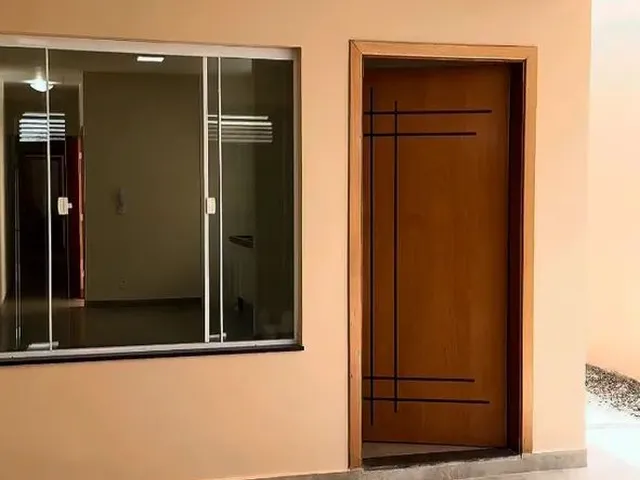 Imagem: A casa possui 2 Dormitórios, 1 Suíte, 2 Banheiros, 2