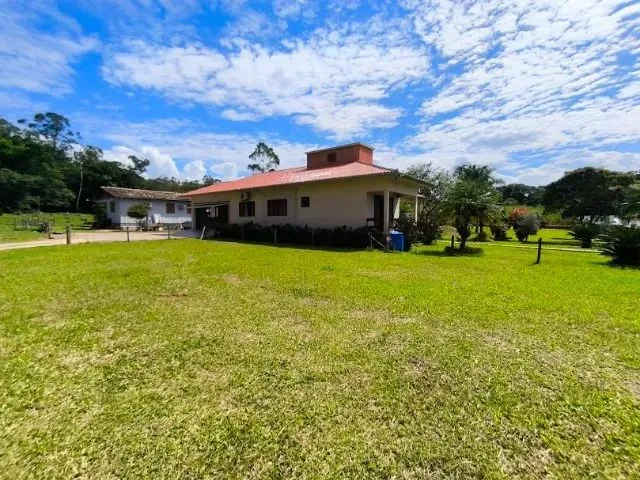 Imagem 14: Casa Sítio 3 Dorm Amplo Terreno Perto do Centro da Cidade em Bairro Tranquilo e Familiar