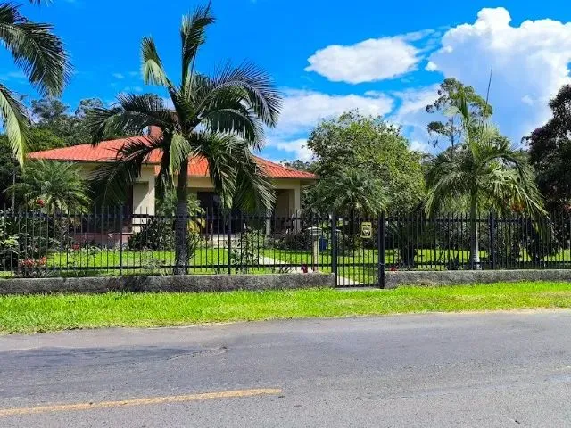 Imagem 15: Casa Sítio 3 Dorm Amplo Terreno Perto do Centro da Cidade em Bairro Tranquilo e Familiar