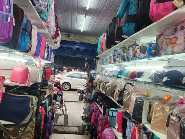 Imagem 3: Fundo de Loja com Ponto Comercial