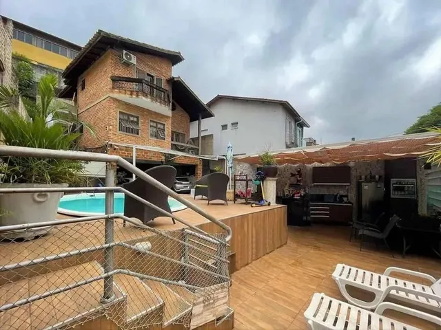 Imagem: A casa em condomínio possui 3 Dormitórios, 3 Suítes, 4