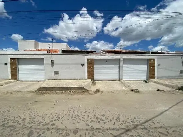 Imagem: A casa possui 2 Dormitórios, 1 Banheiro, 1 Vaga na