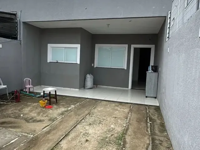 Imagem 1: Repasse de Casa Enorme no Ancuri com 3 Quantos 2 Garagem - Mais Informações