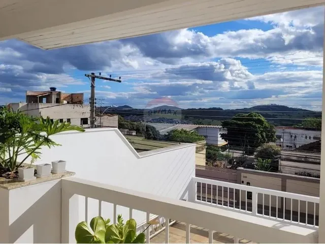 Imagem: Casa Quatro Quartos com Piscina no Centro