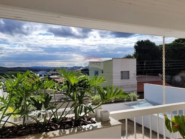 Imagem 3: Casa Quatro Quartos com Piscina no Centro de Lavras