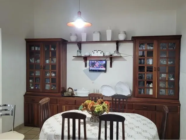 Imagem 6: Casa Quatro Quartos com Piscina no Centro de Lavras