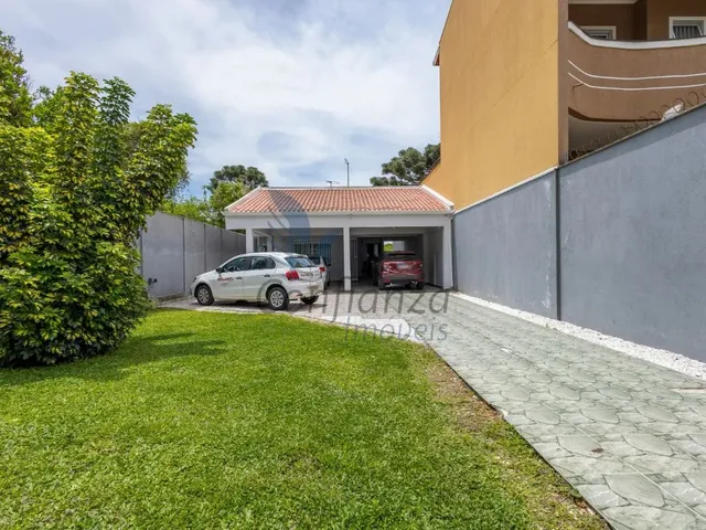 Imagem: Casa com 3 Quartos e Amplo Terreno a Venda