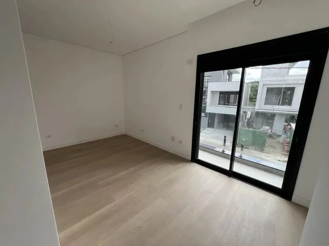 Imagem 4: Sobrado para Venda em Curitiba, santa Cândida, 3 Dormitórios, 3 Suítes, 4 Banheiros, 3