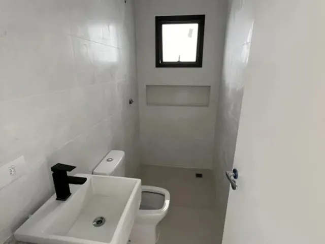 Imagem 6: Sobrado para Venda em Curitiba, santa Cândida, 3 Dormitórios, 3 Suítes, 4 Banheiros, 3