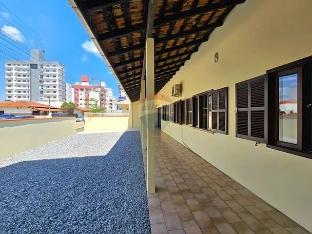 Imagem 11: Apenas 230M do Mar no Gravatá - Casa Ampla com Edícula e 7 Quartos Ideal para Moradia