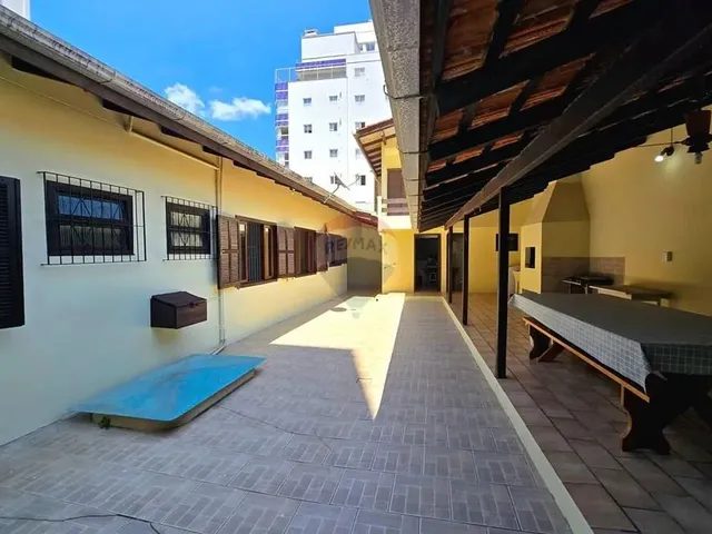 Imagem 2: Apenas 230M do Mar no Gravatá - Casa Ampla com Edícula e 7 Quartos Ideal para Moradia