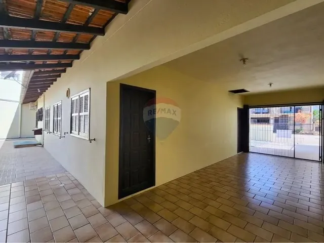 Imagem 4: Apenas 230M do Mar no Gravatá - Casa Ampla com Edícula e 7 Quartos Ideal para Moradia
