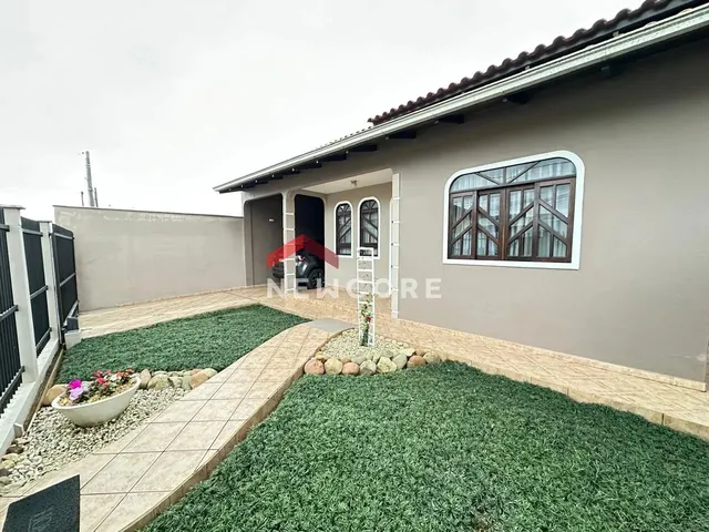 Imagem: A casa possui 3 Dormitórios, 1 Suíte, 3 Banheiros, 2