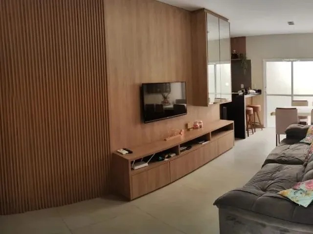 Imagem: A casa em condomínio possui 3 Dormitórios, 3 Suítes, 4