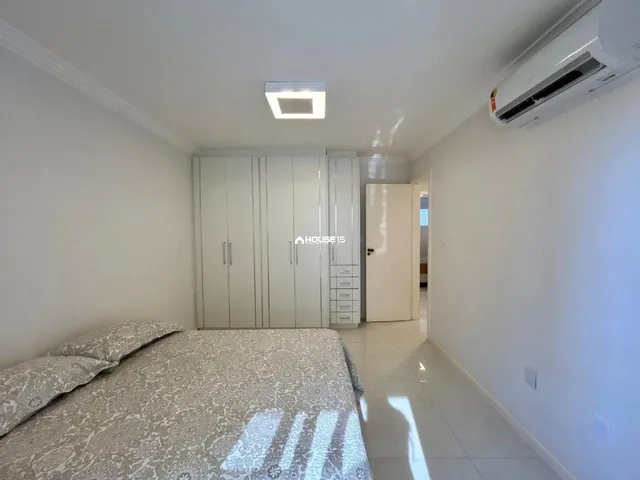 Imagem 2: Belíssimo Apartamento de 4 Quartos, 2 Suites, 2 Vagas, Pé na Areia da Praia Da