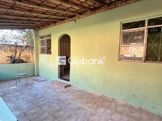 Imagem 2: Casa À Venda em Carmelo, Montes Claros 3 Quartos, Quintal e Área de Serviço