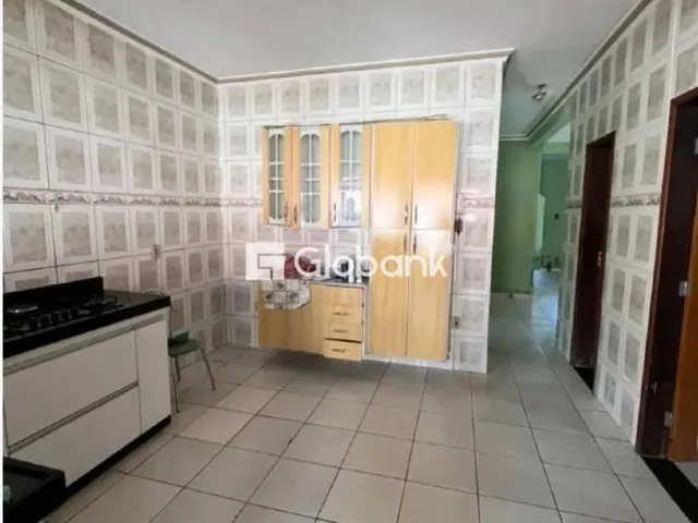Imagem 11: Casa À Venda em Carmelo, Montes Claros 3 Quartos, Quintal e Área de Serviço