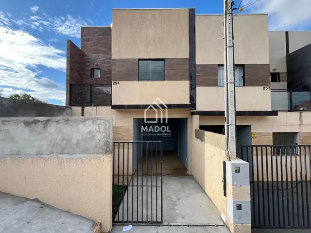 Imagem: Sobrado com 2 Quartos e 3 Banheiros À Venda