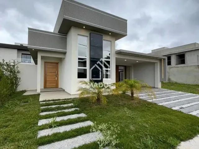 Imagem: Casa À Venda com 4 Quartos, 2 Banheiros