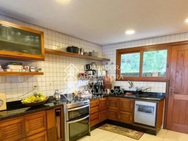 Imagem 3: Auxiliadora Predial Lagoa da Conceição Aluga Casa com 3 Dormitorios, Sendo Uma Suite