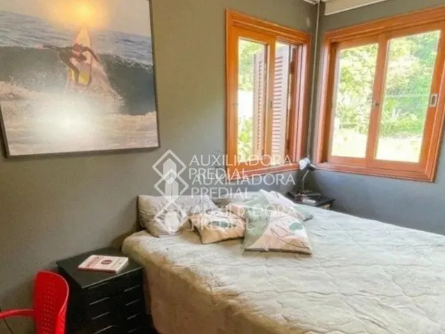 Imagem 4: Auxiliadora Predial Lagoa da Conceição Aluga Casa com 3 Dormitorios, Sendo Uma Suite