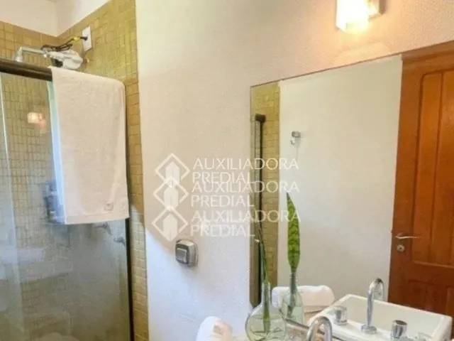 Imagem 5: Auxiliadora Predial Lagoa da Conceição Aluga Casa com 3 Dormitorios, Sendo Uma Suite