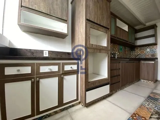 Imagem 2: Casa com 5 Dormitórios (Suítes) na Lagoa da Conceição