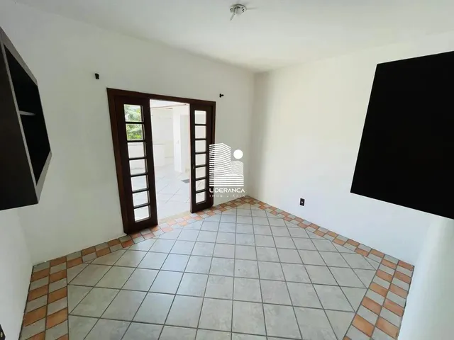 Imagem 2: Casa, Córrego Grande, 06 Dormitórios/02 Suítes