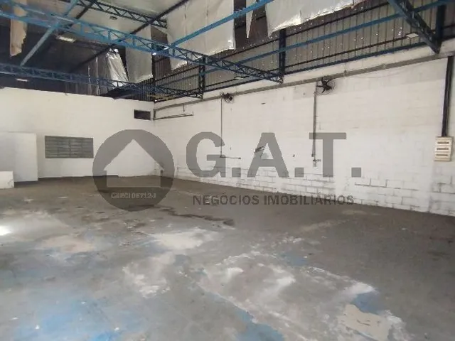 Imagem: O depósito possui 2 Banheiros, 1 Vaga na garagem, 351m²