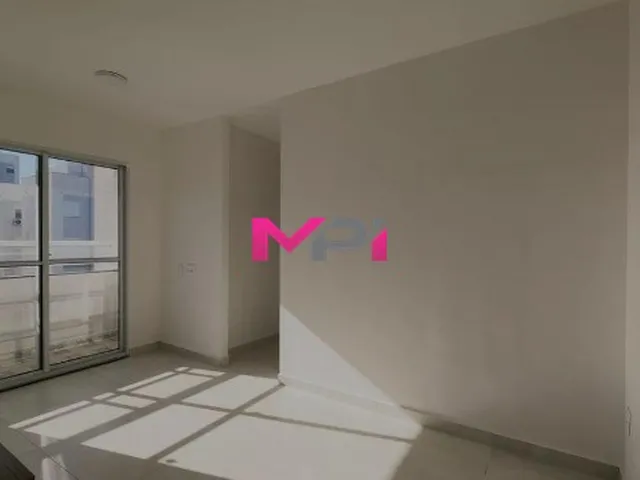 Imagem: O apartamento possui 3 Dormitórios, 1 Banheiro, 2 Vagas na
