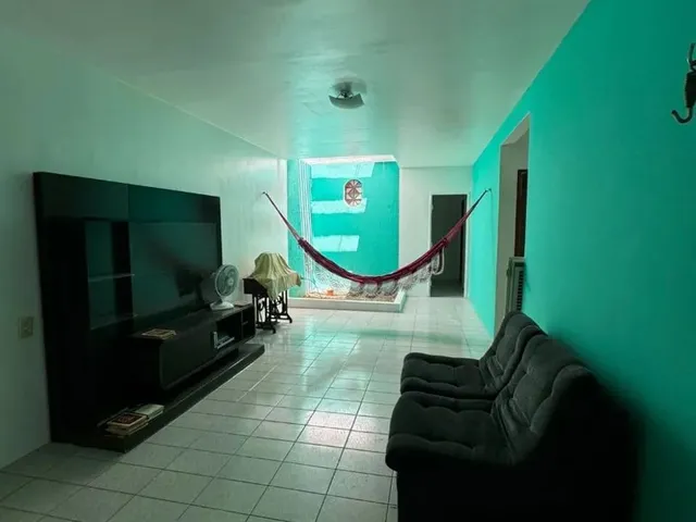 Imagem: A casa possui 3 Dormitórios, Acomodam 12 pessoas, 1 Vaga