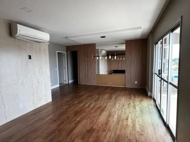 Imagem: O apartamento possui 4 Dormitórios, 1 Suíte, 4 Banheiros,