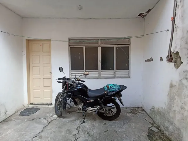 Imagem: Prédio de Casa Situada no Fundo de Outra