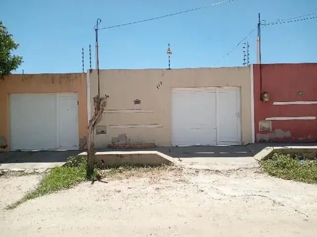 Imagem: A casa possui 2 Dormitórios, 1 Banheiro, 171m² de Área,