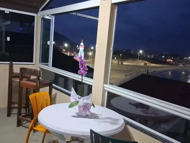 Imagem: Refúgio À Beira Mar na Pinheira. Casa