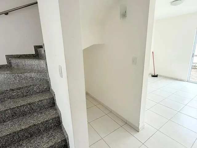 Imagem 4: Casa Duplex com 3 Suítes Próximo À Avenida Fraga Maia