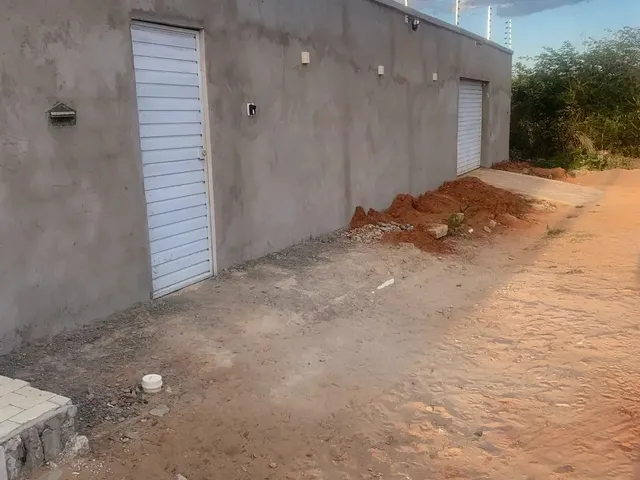 Imagem: A casa possui 1 Dormitório, 2 Banheiros, 5 Vagas na