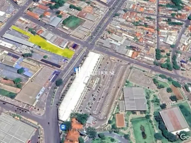 Imagem: Terreno Comercial À Venda de Frente para