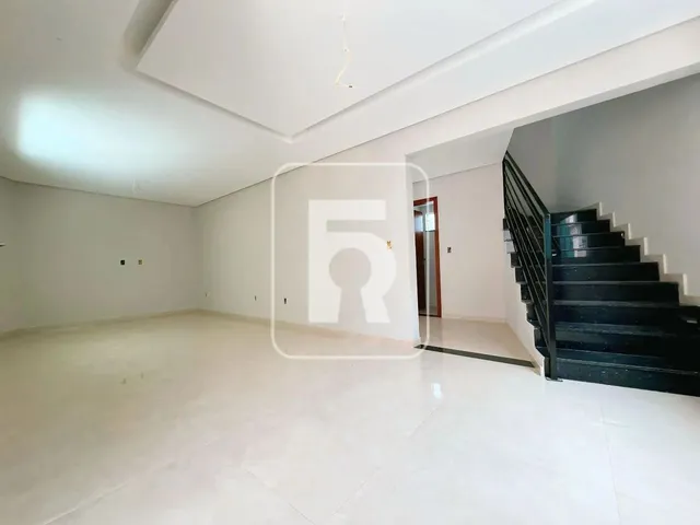 Imagem: Casa À Venda, 3 Quartos, 1 Suíte, 2 Vagas