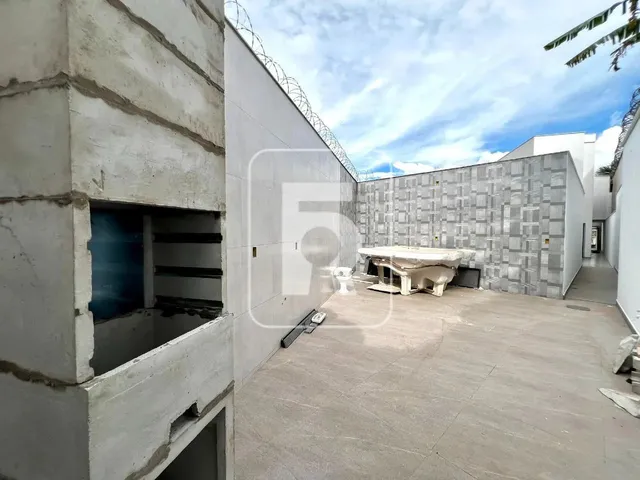 Imagem: Casa À Venda, 3 Quartos, 1 Suíte, 2 Vagas