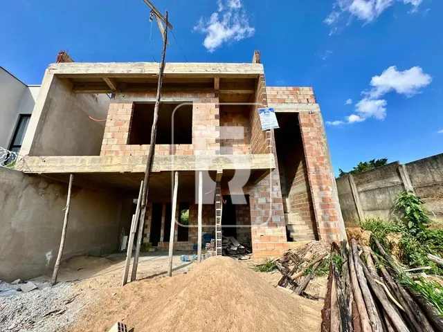 Imagem: Casa À Venda, 3 Quartos, 1 Suíte, 2 Vagas