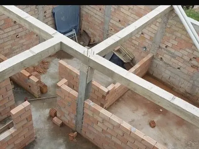 Imagem 2: Lote em Construção