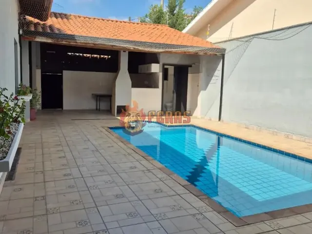 Imagem: A casa possui 4 Dormitórios, 4 Suítes, 5 Banheiros, 2