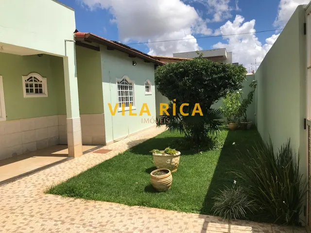 Imagem: A casa possui 5 Dormitórios, 2 Suítes, 5 Banheiros, 3 Vagas