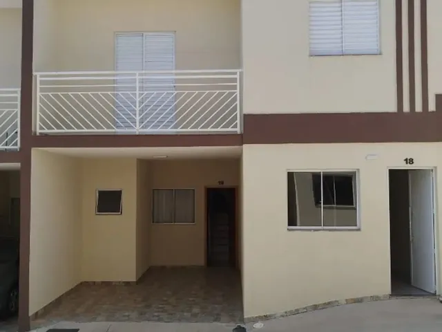 Imagem: A casa em condomínio possui 2 Dormitórios, 2 Banheiros, 1