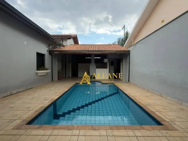 Imagem: A casa possui 4 Dormitórios, 4 Suítes, 5 Banheiros, 2