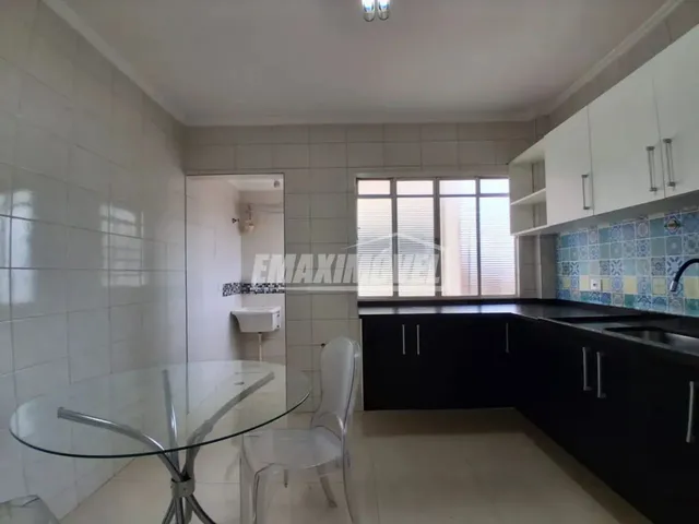 Imagem: O apartamento possui 2 Dormitórios, 1 Banheiro, 1 Vaga na