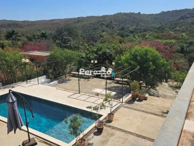 Imagem 3: Encantadora Casa Térrea 3 Suítes no Condomínio Solar da Serra - Jardim Botânico por